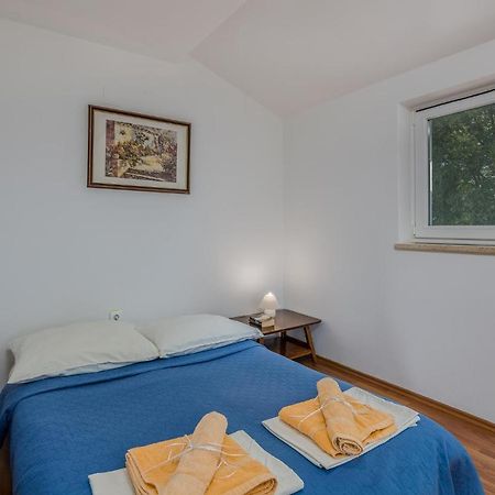 Nice Apartment In Malinska Dubasnica With Kitchen Ngoại thất bức ảnh